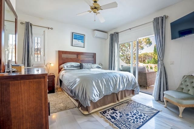 3 soveværelse Semi-Rækkehus til salg i Calahonda, Mijas med swimmingpool garage - € 455.000 (Ref: 9219237)