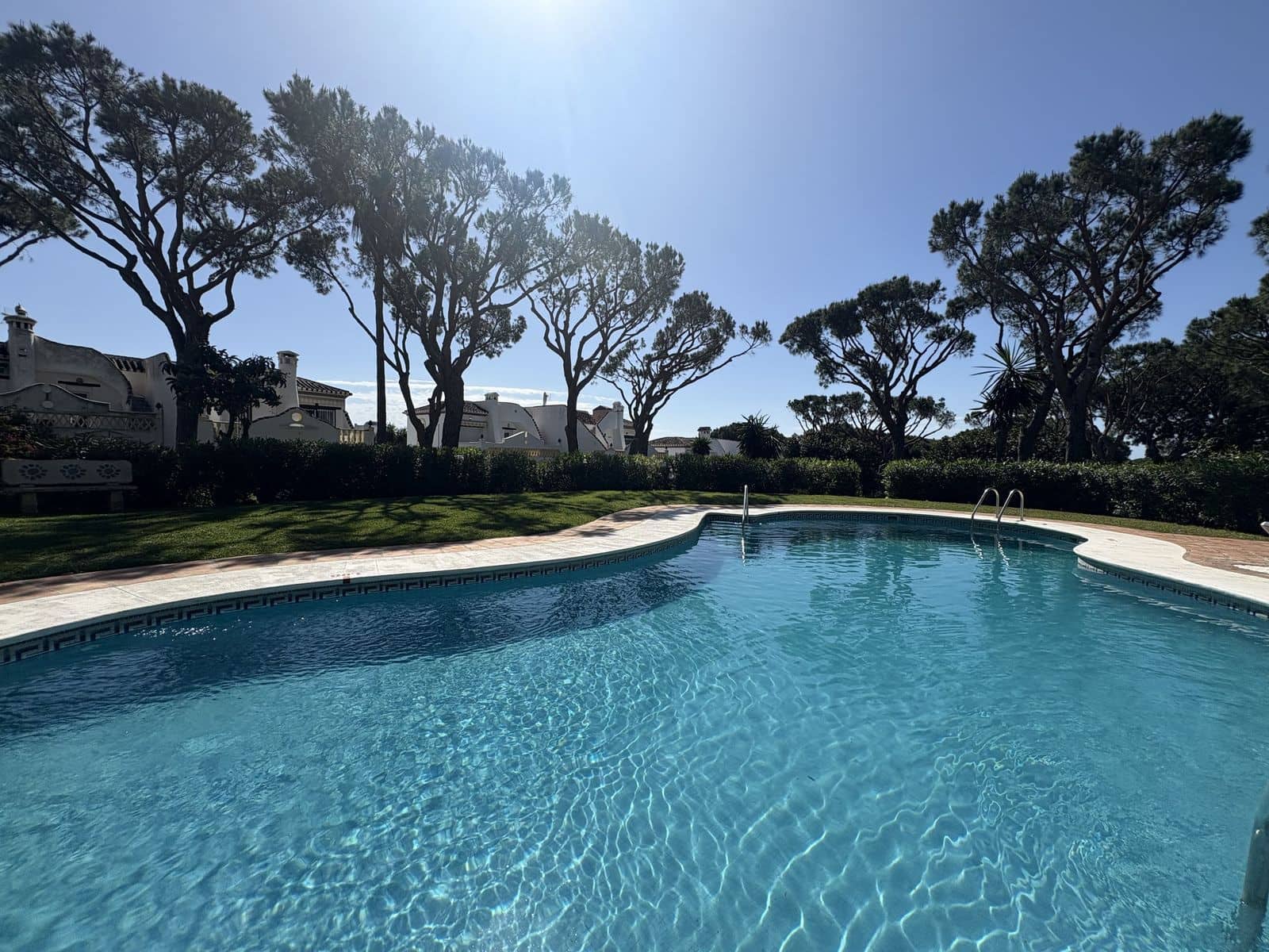 3 soveværelse Semi-Rækkehus til salg i Calahonda med swimmingpool garage - € 455.000 (Ref: 9219237)