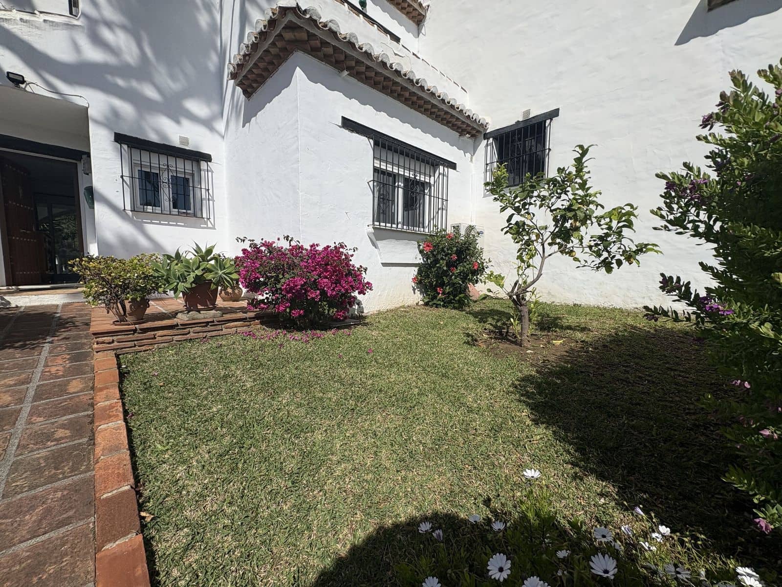 3 soveværelse Semi-Rækkehus til salg i Calahonda med swimmingpool garage - € 455.000 (Ref: 9219237)