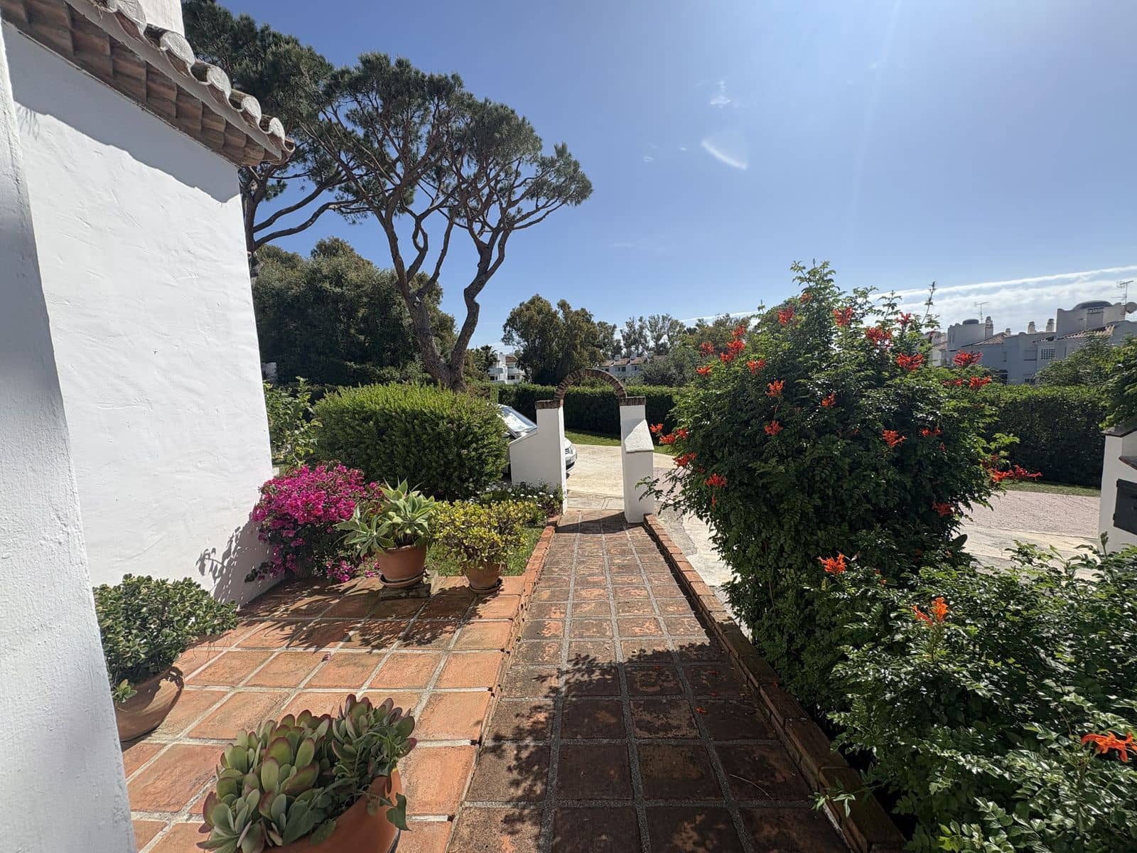 3 soveværelse Semi-Rækkehus til salg i Calahonda med swimmingpool garage - € 455.000 (Ref: 9219237)