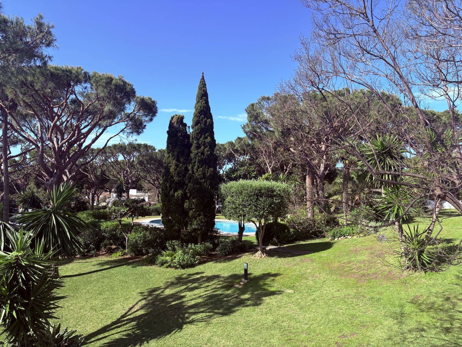 3 soveværelse Semi-Rækkehus til salg i Calahonda med swimmingpool garage - € 455.000 (Ref: 9219237)