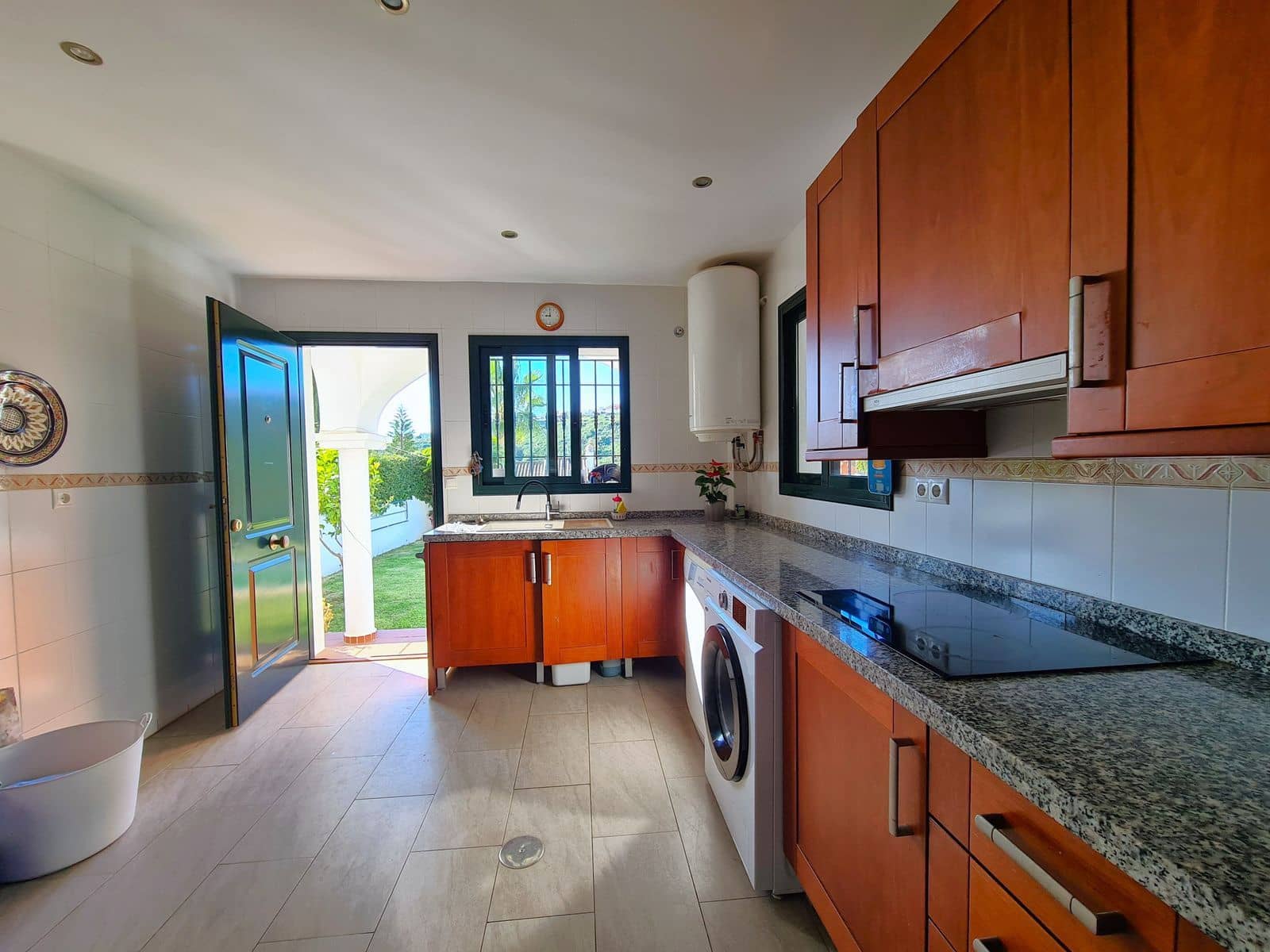 3 soveværelse Semi-Rækkehus til salg i La Duquesa / Puerto de la Duquesa med swimmingpool garage - € 575.000 (Ref: 9219269)