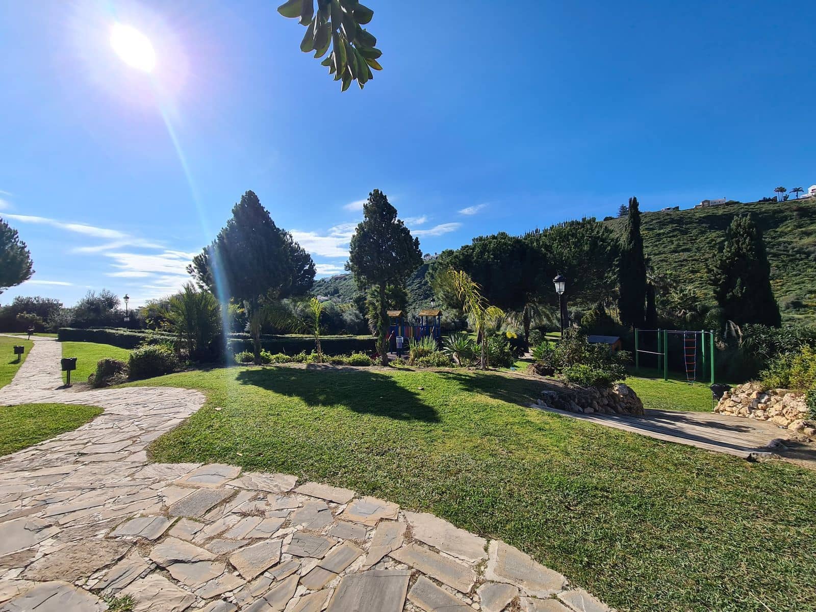 3 soveværelse Semi-Rækkehus til salg i La Duquesa / Puerto de la Duquesa med swimmingpool garage - € 575.000 (Ref: 9219269)