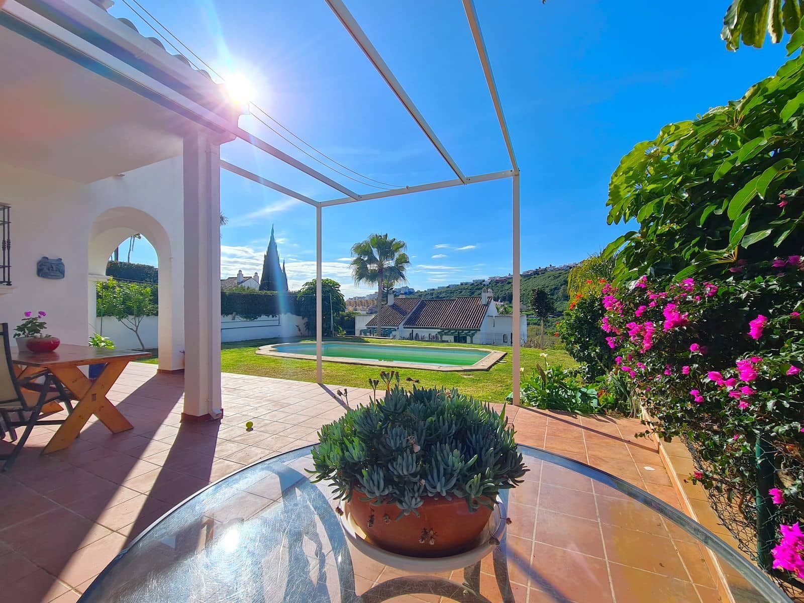 3 soveværelse Semi-Rækkehus til salg i La Duquesa / Puerto de la Duquesa med swimmingpool garage - € 575.000 (Ref: 9219269)