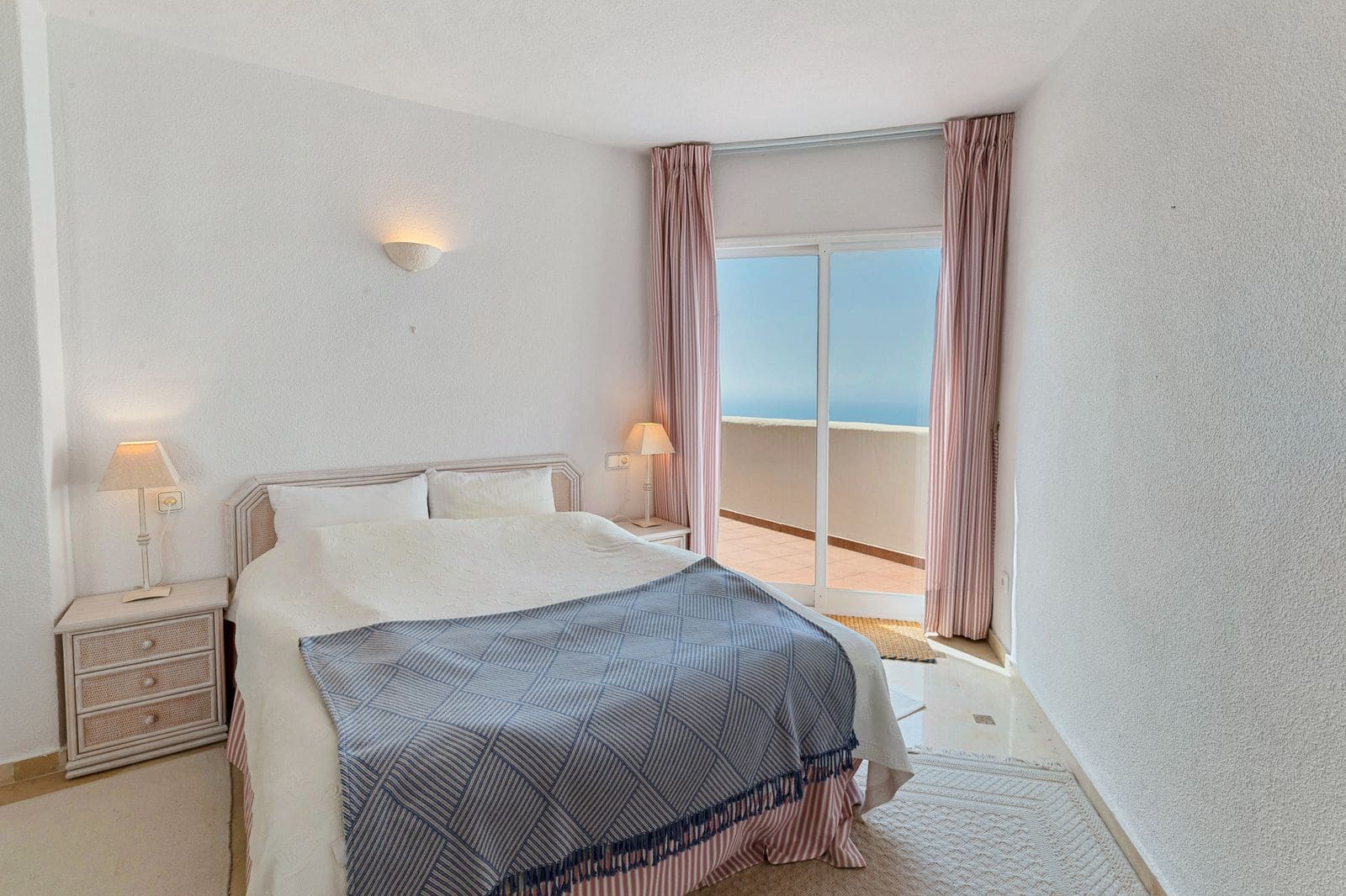 2 makuuhuone Kattohuoneisto myytävänä paikassa Calahonda mukana uima-altaan 
autotalli - 320 000 € (Ref: 9219330)