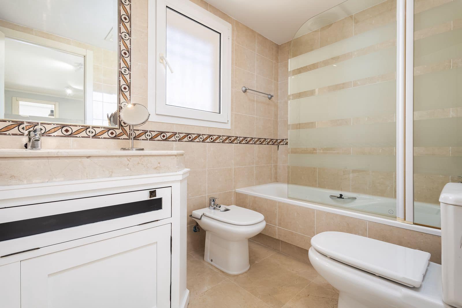 3 soveværelse Semi-Rækkehus til salg i Riviera del Sol med swimmingpool garage - € 520.000 (Ref: 9279584)