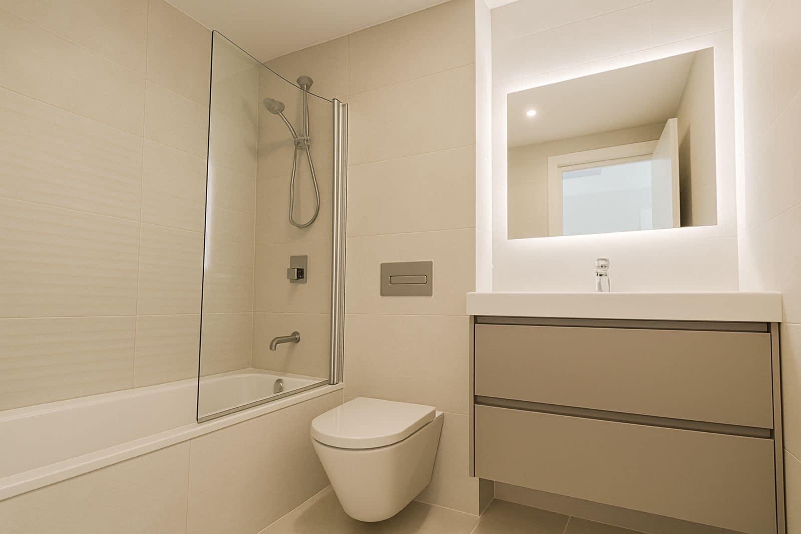 3 makuuhuone Ranta-asunto myytävänä paikassa Elviria mukana uima-altaan 
autotalli - 775 000 € (Ref: 9279604)