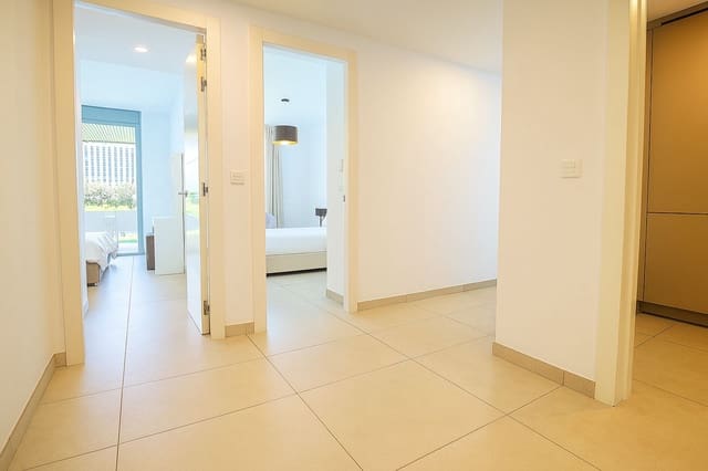 3 makuuhuone Ranta-asunto myytävänä paikassa Elviria, Marbella mukana uima-altaan 
autotalli - 775 000 € (Ref: 9279604)