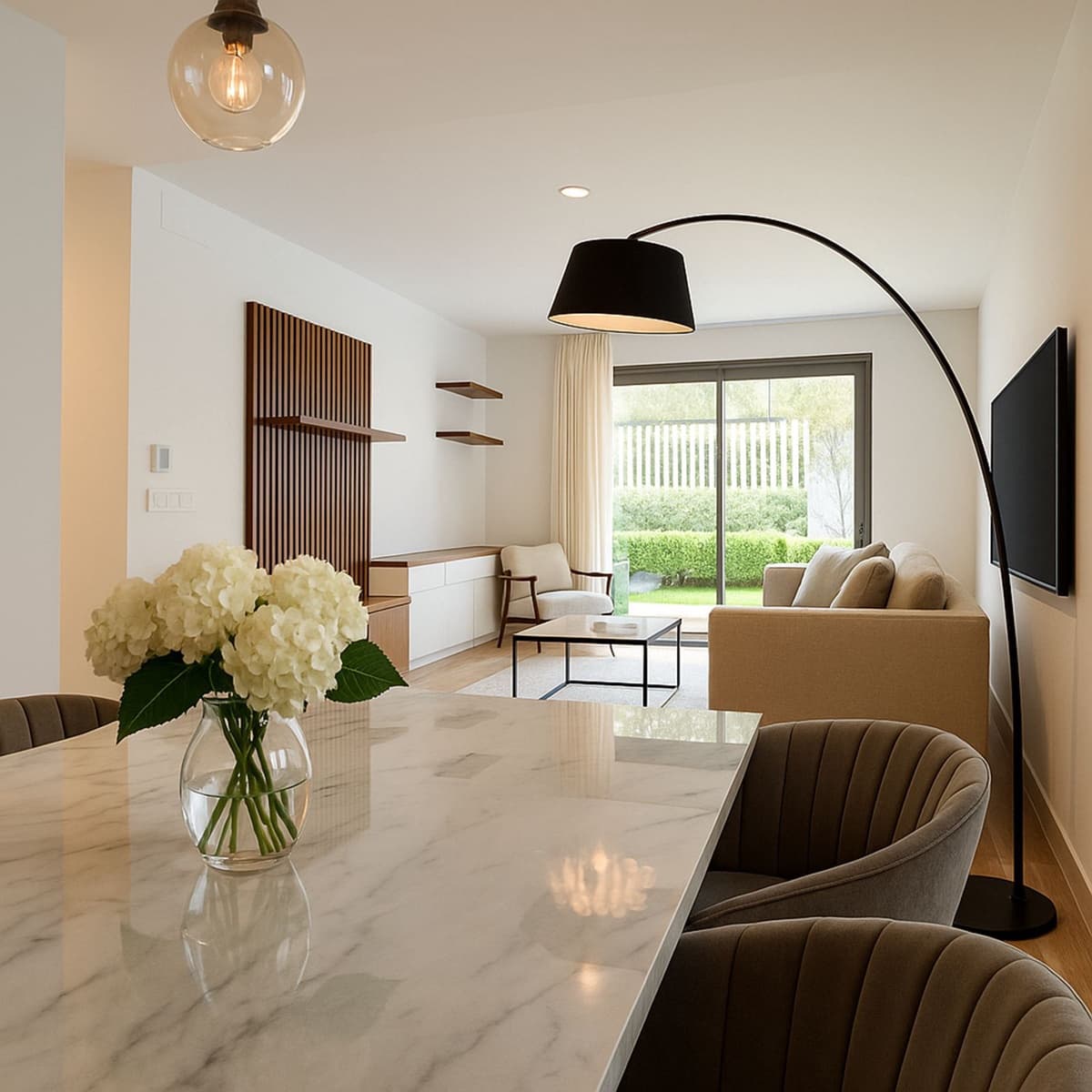 3 makuuhuone Ranta-asunto myytävänä paikassa Elviria mukana uima-altaan 
autotalli - 775 000 € (Ref: 9279604)