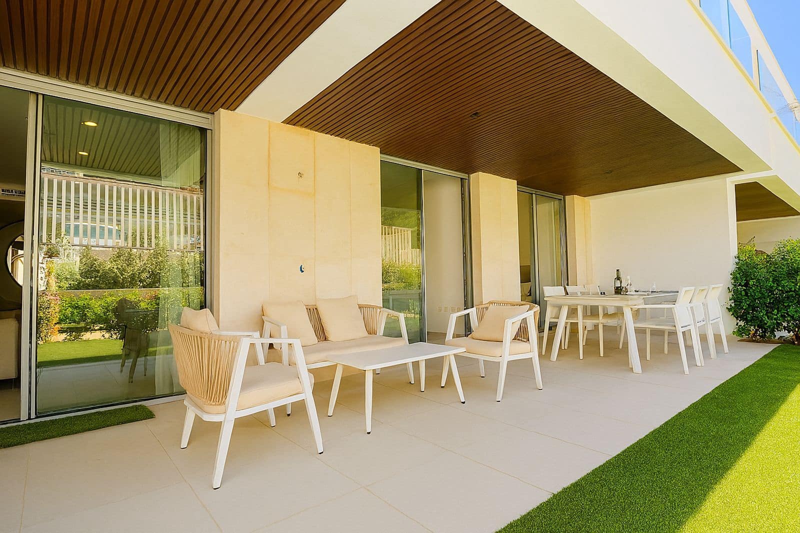 3 makuuhuone Ranta-asunto myytävänä paikassa Elviria mukana uima-altaan 
autotalli - 775 000 € (Ref: 9279604)