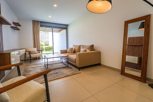 3 makuuhuone Ranta-asunto myytävänä paikassa Elviria, Marbella mukana uima-altaan 
autotalli - 775 000 € (Ref: 9279604)