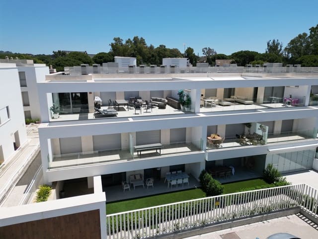 3 makuuhuone Ranta-asunto myytävänä paikassa Elviria, Marbella mukana uima-altaan 
autotalli - 775 000 € (Ref: 9279604)