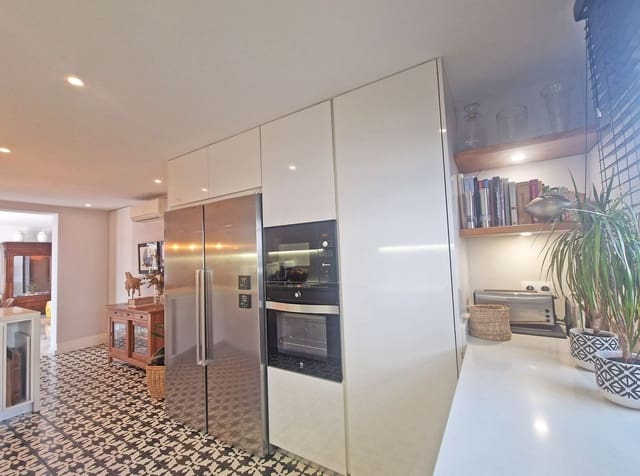 4 sypialnia Dom na sprzedaż w Calahonda, Mijas z basenem garażem - 675 000 € (Ref: 9293721)