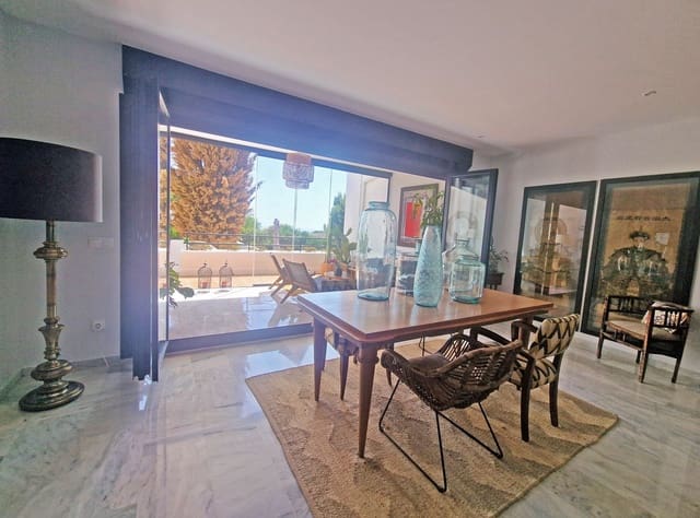 4 sypialnia Dom na sprzedaż w Calahonda, Mijas z basenem garażem - 675 000 € (Ref: 9293721)