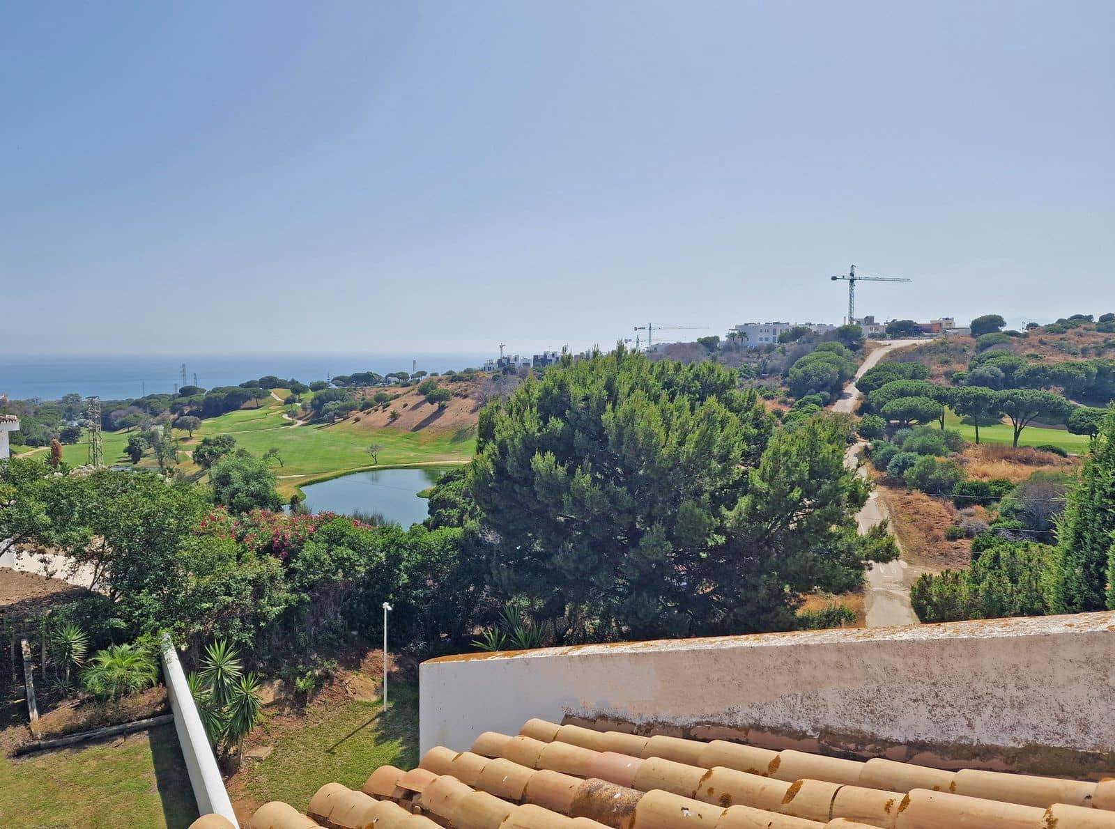 4 sypialnia Dom na sprzedaż w Calahonda z basenem garażem - 675 000 € (Ref: 9293721)