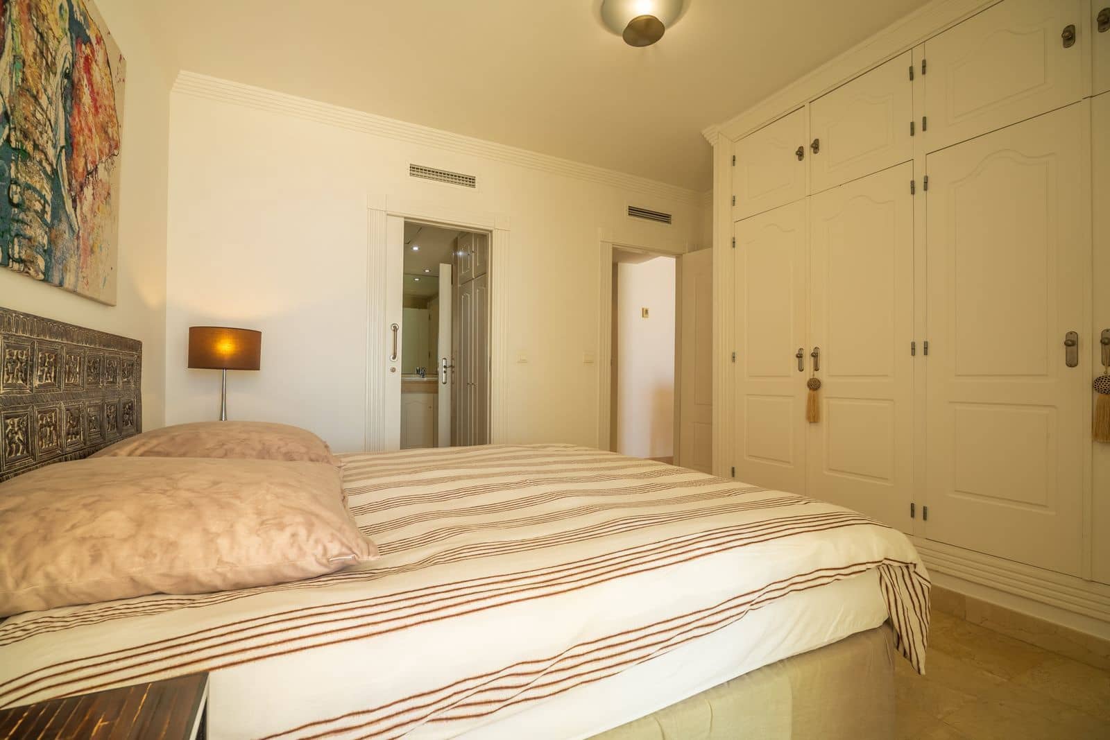 2 bedroom Beach Apartment for sale in Estepona with pool garage - € 575,000 (Ref: 9294963)