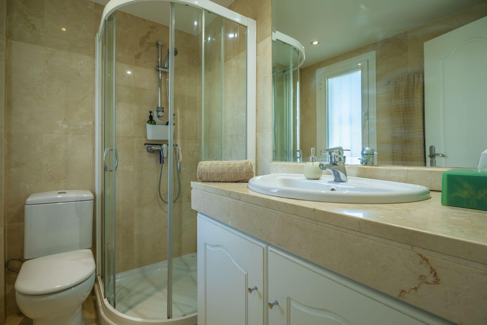 2 bedroom Beach Apartment for sale in Estepona with pool garage - € 575,000 (Ref: 9294963)