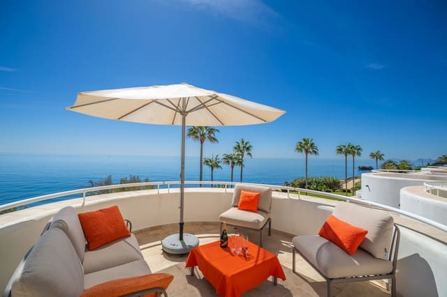 2 bedroom Beach Apartment for sale in Estepona with pool garage - € 575,000 (Ref: 9294963)