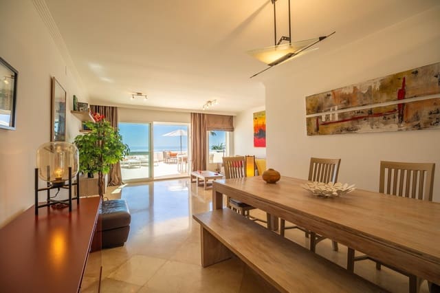 2 bedroom Beach Apartment for sale in Estepona with pool garage - € 575,000 (Ref: 9294963)