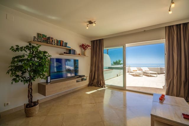 2 bedroom Beach Apartment for sale in Estepona with pool garage - € 575,000 (Ref: 9294963)