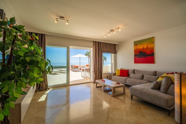 2 bedroom Beach Apartment for sale in Estepona with pool garage - € 575,000 (Ref: 9294963)