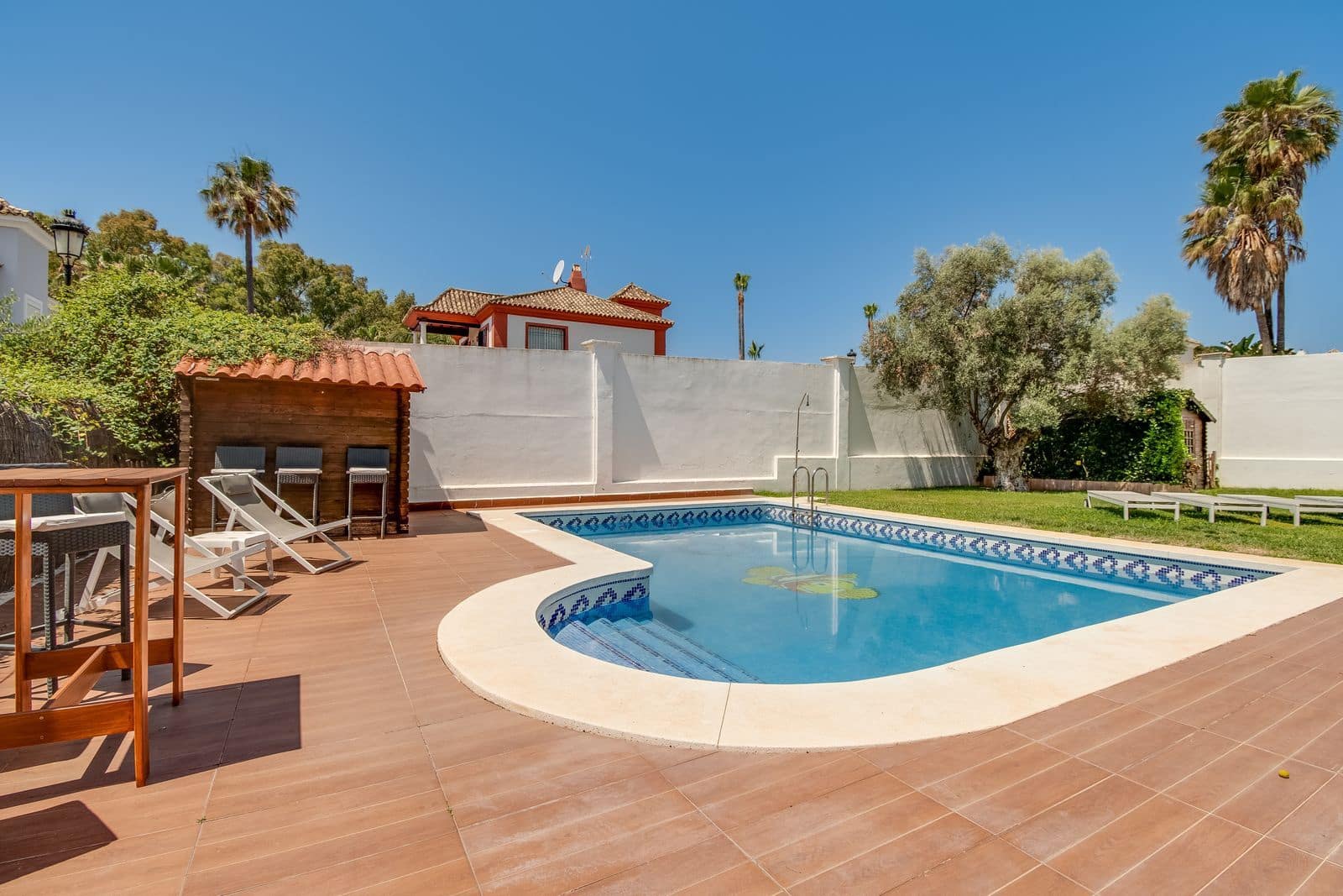 4 chambre Villa/Maison à vendre à La Duquesa / Puerto de la Duquesa avec piscine garage - 699 000 € (Ref: 9295067)