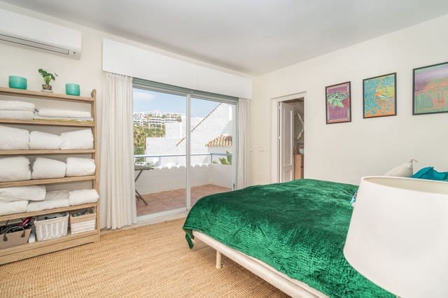 4 makuuhuone Kattohuoneisto myytävänä paikassa Casares mukana uima-altaan 
autotalli - 895 000 € (Ref: 9296306)