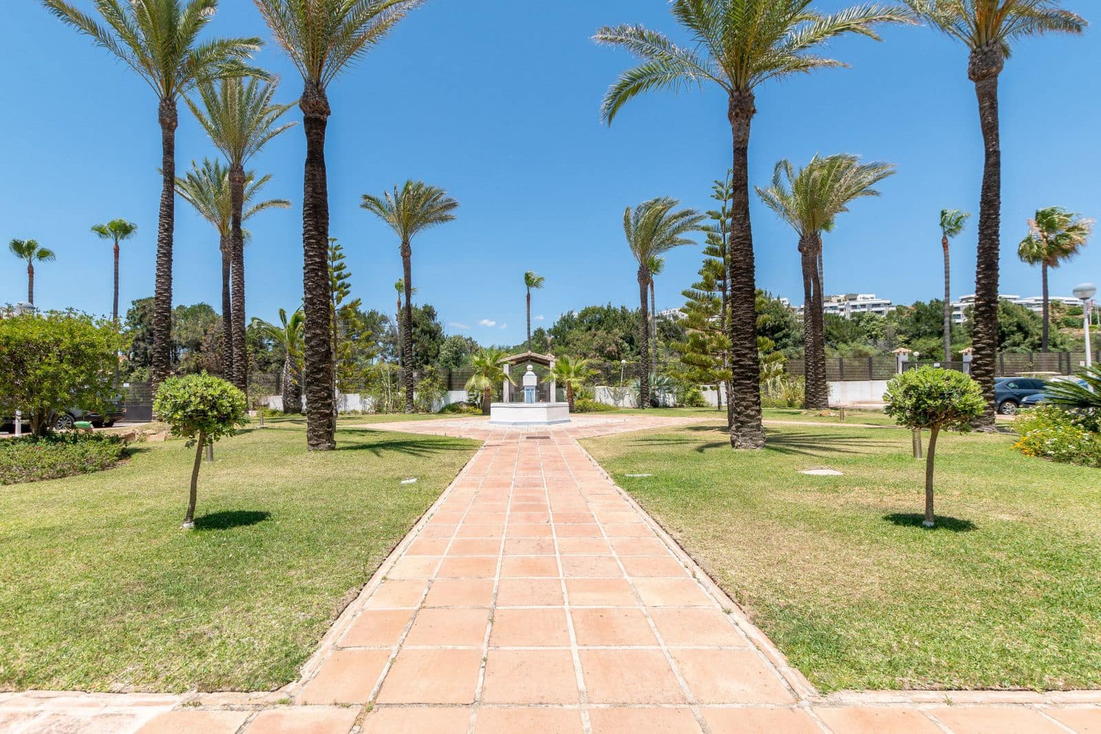 4 makuuhuone Kattohuoneisto myytävänä paikassa Casares mukana uima-altaan 
autotalli - 895 000 € (Ref: 9296306)