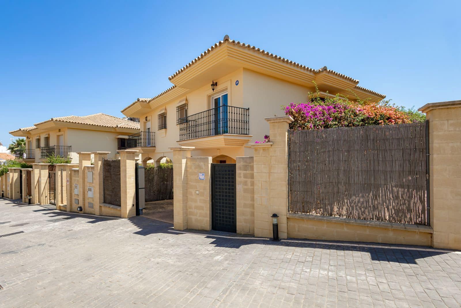 3 sovrum Semi-fristående Villa till salu i Riviera del Sol med pool garage - 520 000 € (Ref: 9296311)