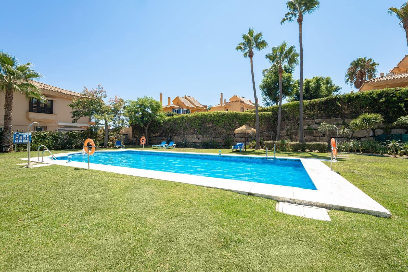 3 sovrum Semi-fristående Villa till salu i Riviera del Sol med pool garage - 520 000 € (Ref: 9296311)