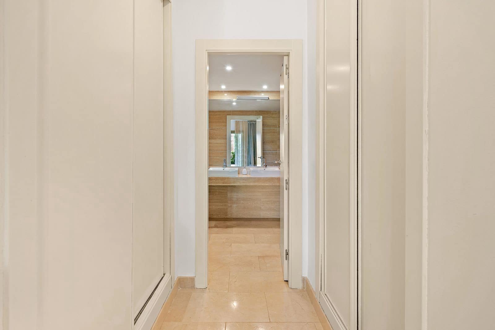 3 makuuhuone Huoneisto myytävänä paikassa El Paraiso mukana uima-altaan 
autotalli - 599 000 € (Ref: 9296314)