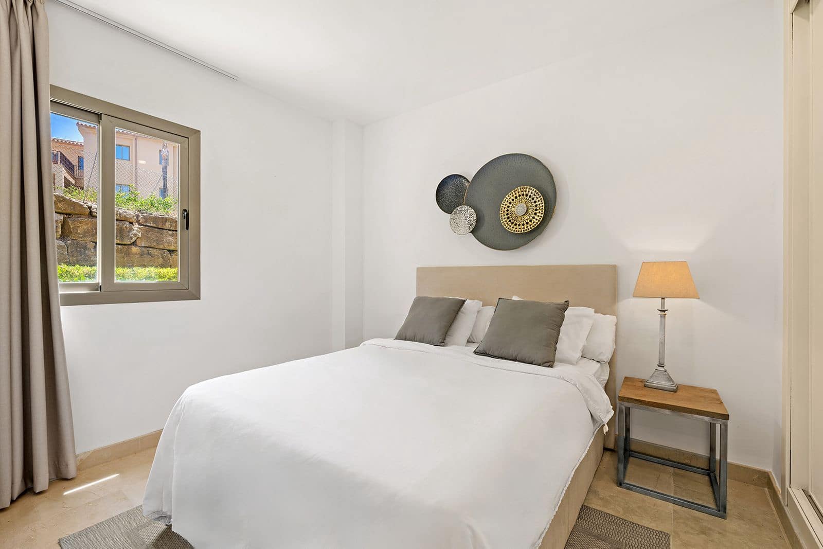 3 makuuhuone Huoneisto myytävänä paikassa El Paraiso mukana uima-altaan 
autotalli - 599 000 € (Ref: 9296314)