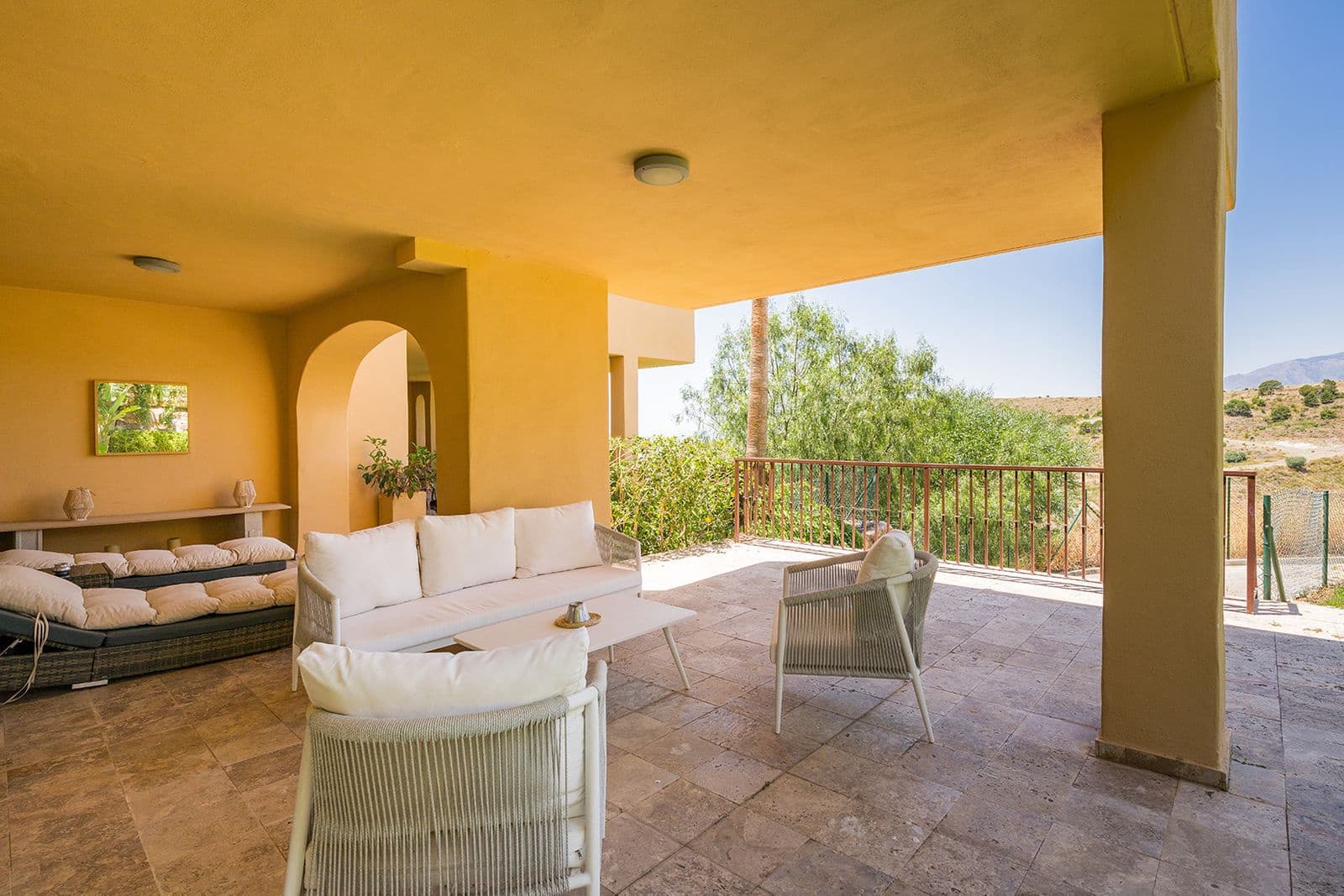 3 makuuhuone Huoneisto myytävänä paikassa El Paraiso mukana uima-altaan 
autotalli - 599 000 € (Ref: 9296314)