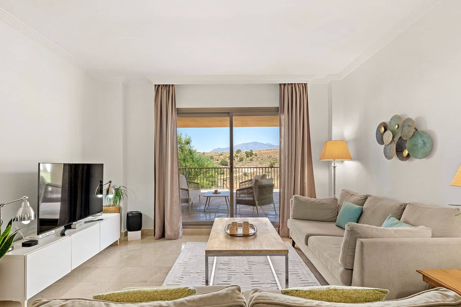 3 makuuhuone Huoneisto myytävänä paikassa El Paraiso mukana uima-altaan 
autotalli - 599 000 € (Ref: 9296314)