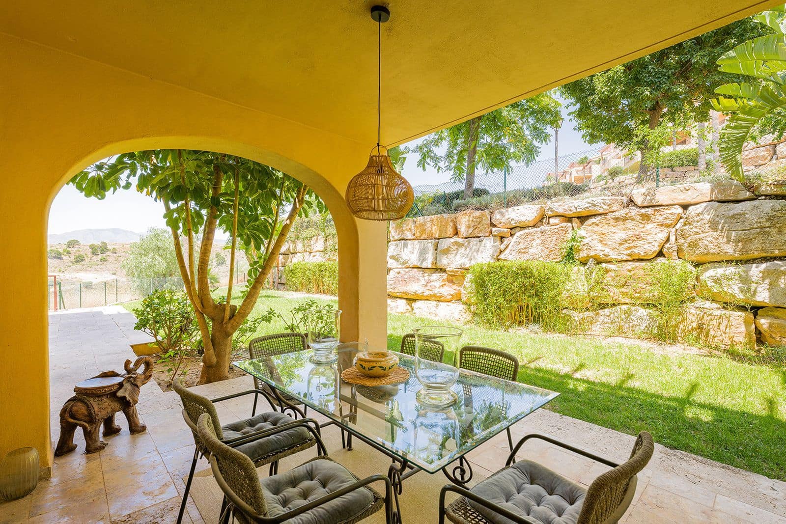 3 makuuhuone Huoneisto myytävänä paikassa El Paraiso mukana uima-altaan 
autotalli - 599 000 € (Ref: 9296314)