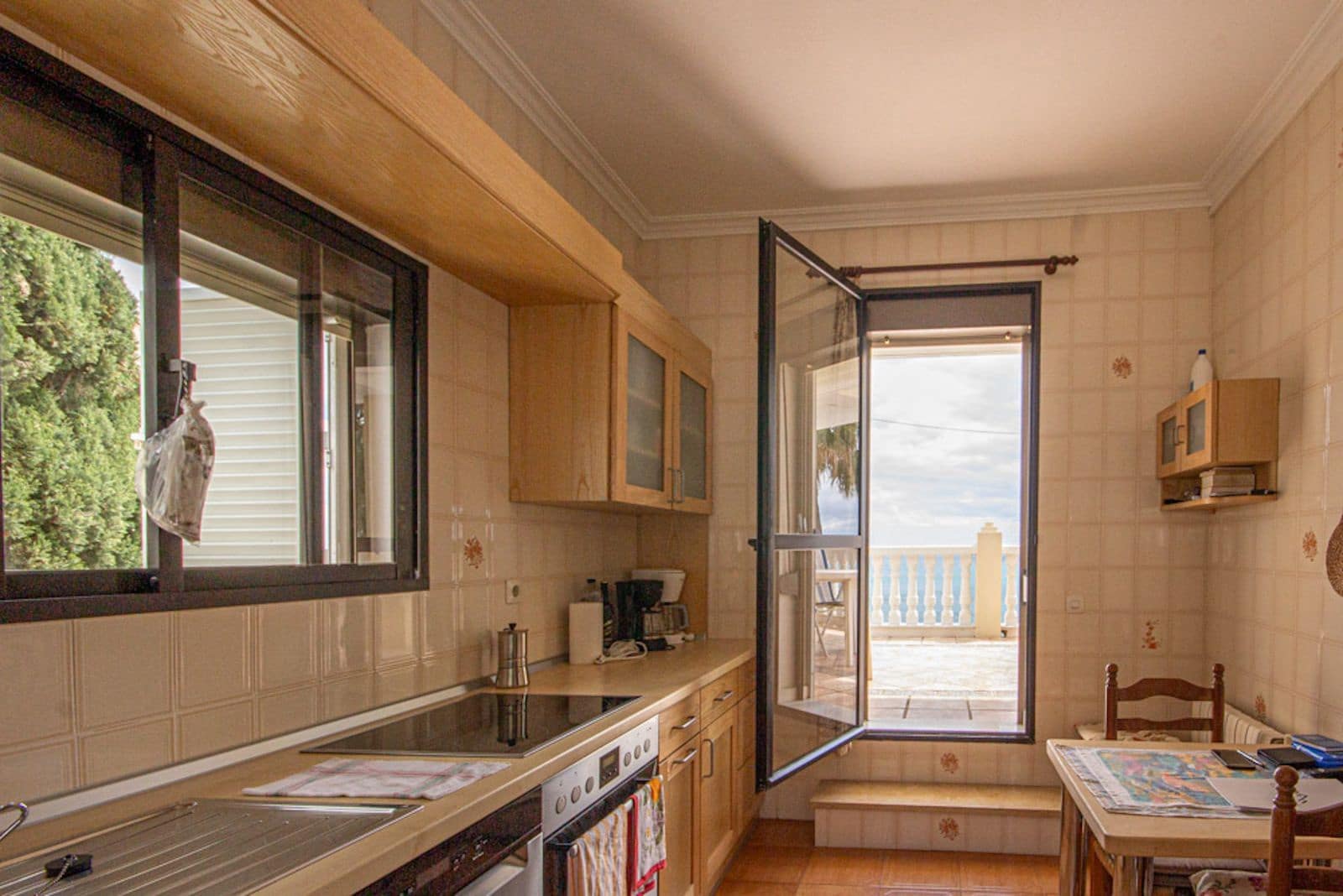 4 soverom Villa til salgs i Estepona med svømmebasseng garasje - € 790 000 (Ref: 9301938)