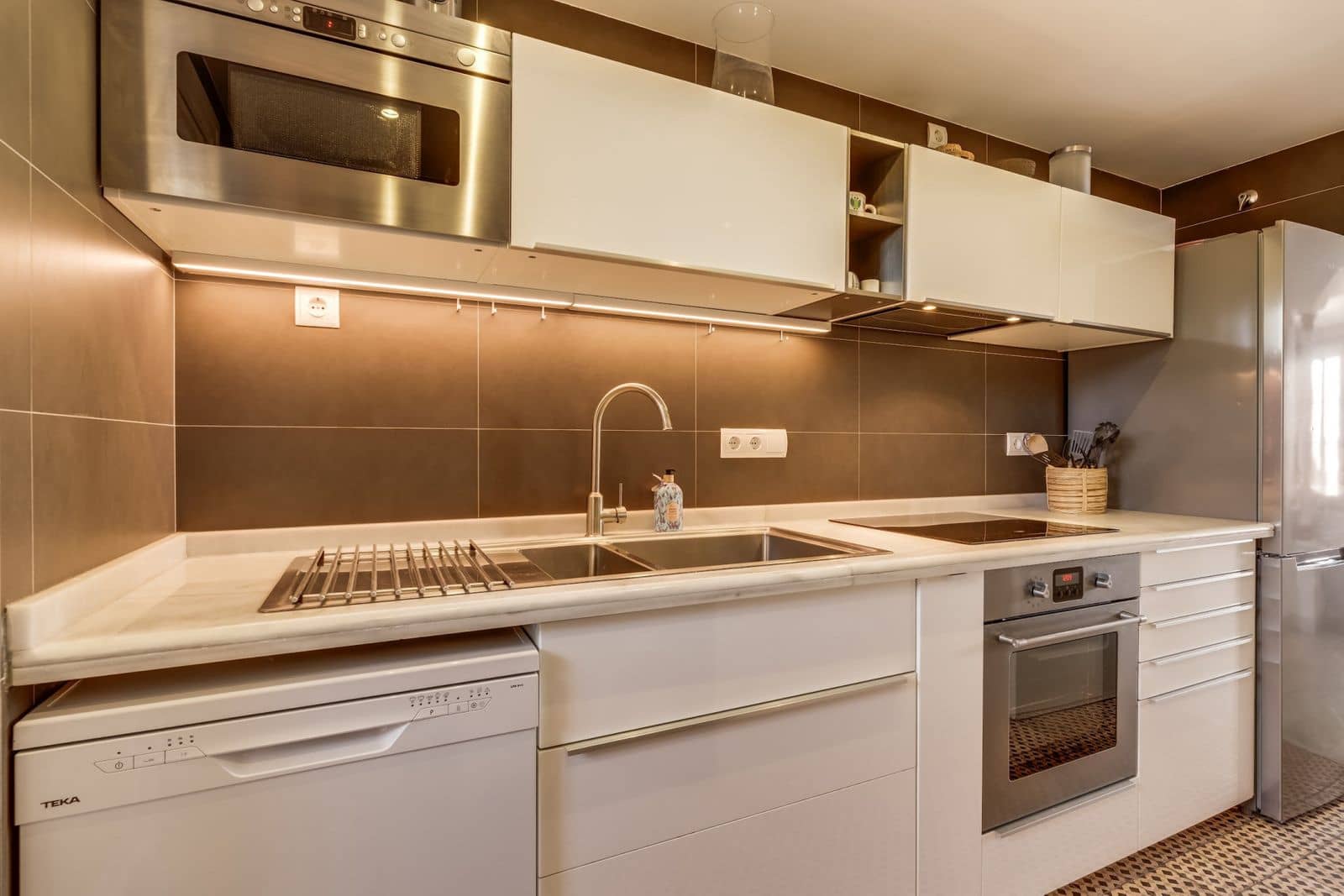 2 soveværelse Penthouse til salg i Nueva Andalucia med swimmingpool garage - € 560.000 (Ref: 9306972)