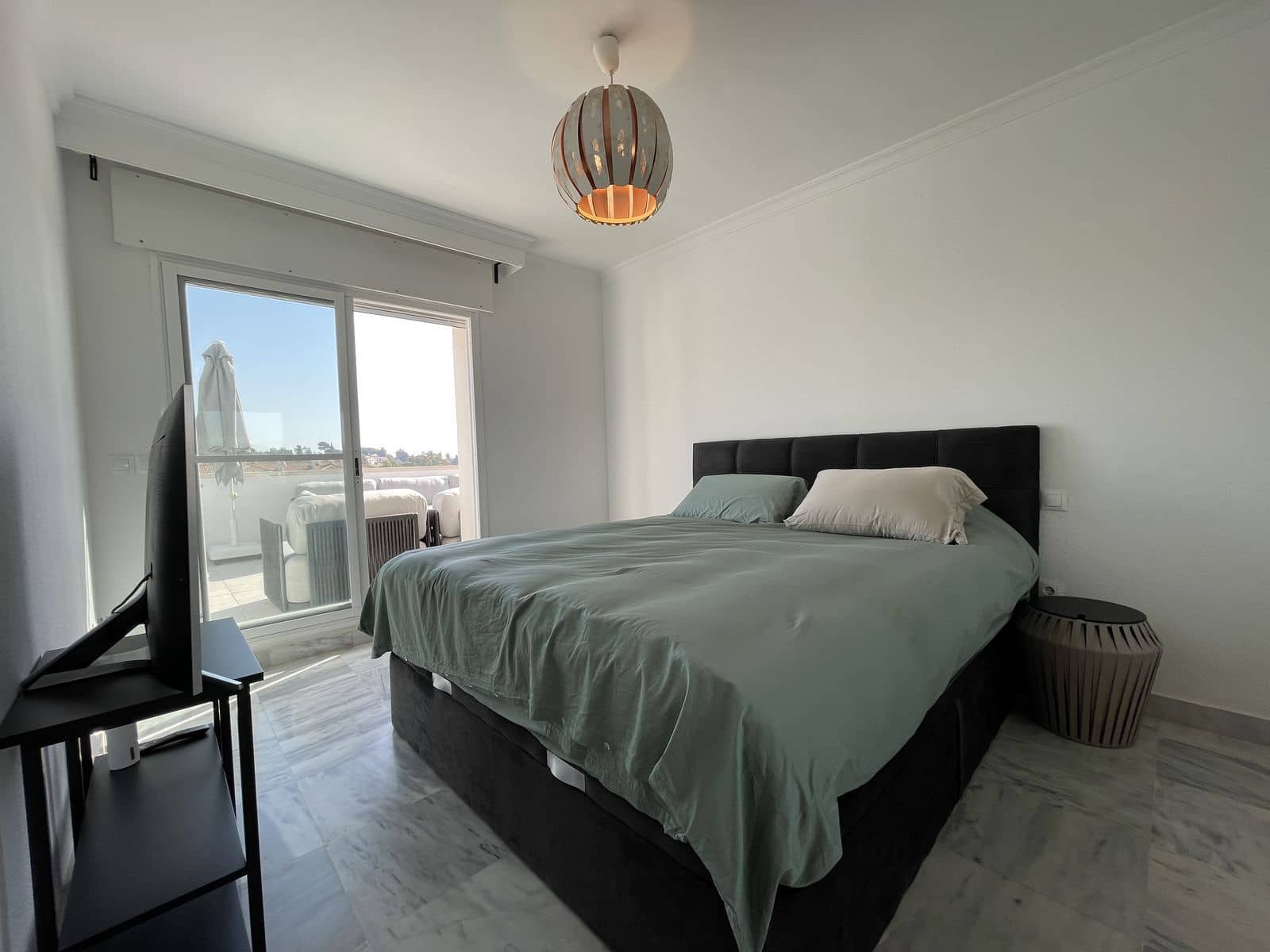 2 sypialnia Penthouse na sprzedaż w Nueva Andalucia z basenem garażem - 590 000 € (Ref: 9307063)