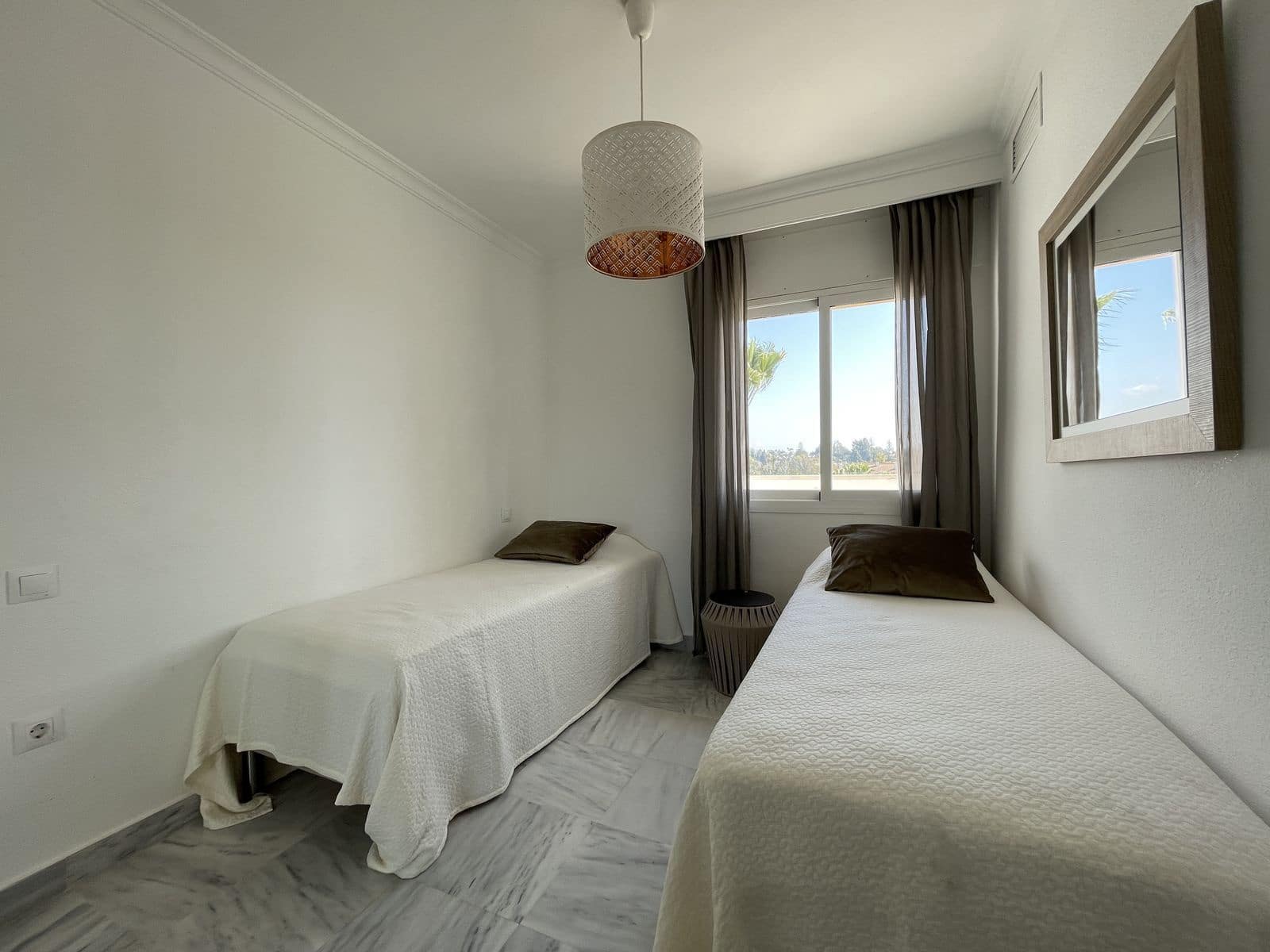 2 sypialnia Penthouse na sprzedaż w Nueva Andalucia z basenem garażem - 590 000 € (Ref: 9307063)