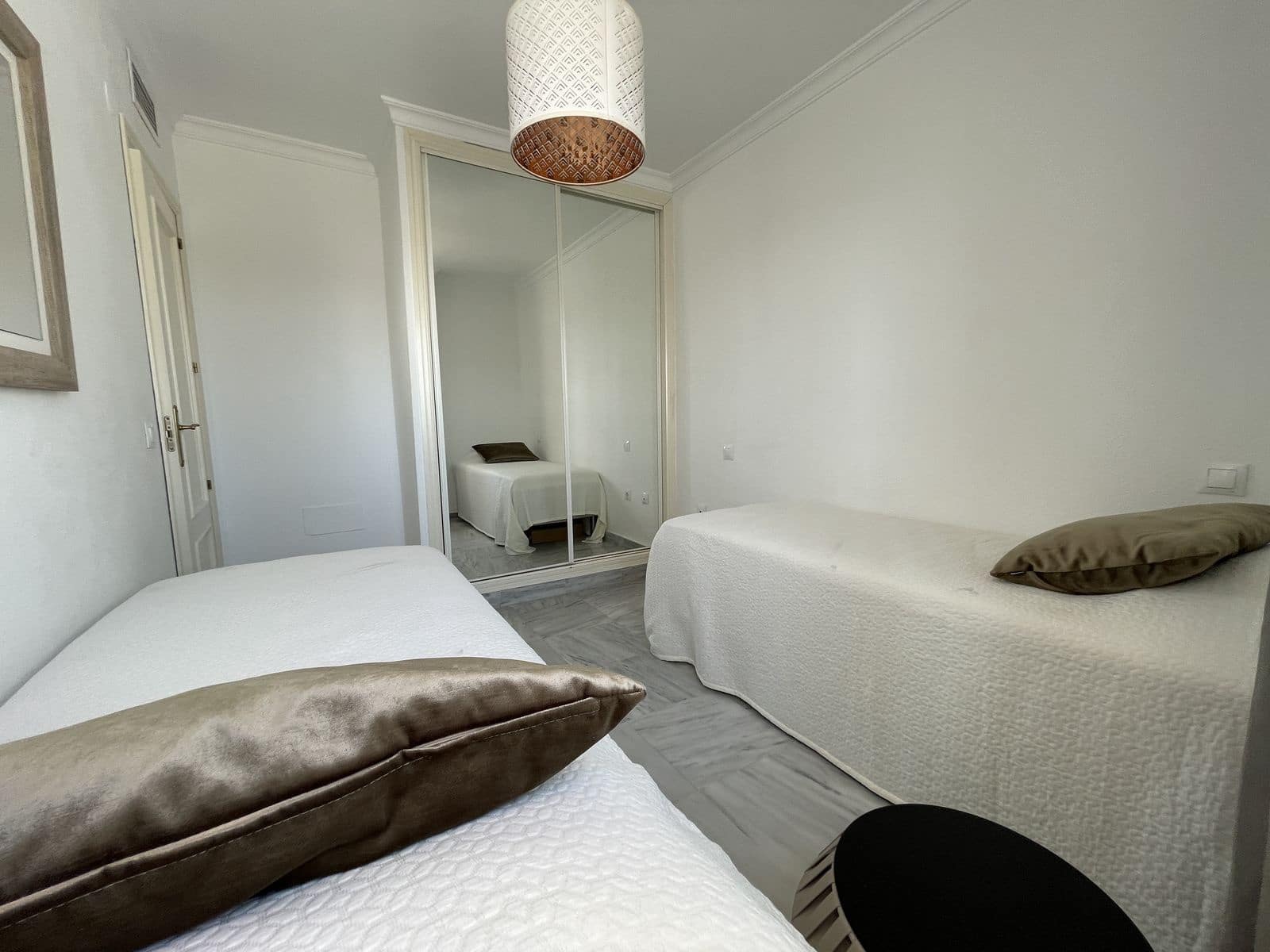 2 sypialnia Penthouse na sprzedaż w Nueva Andalucia z basenem garażem - 590 000 € (Ref: 9307063)