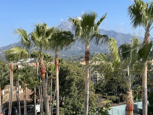 2 sypialnia Penthouse na sprzedaż w Nueva Andalucia, Marbella z basenem garażem - 590 000 € (Ref: 9307063)