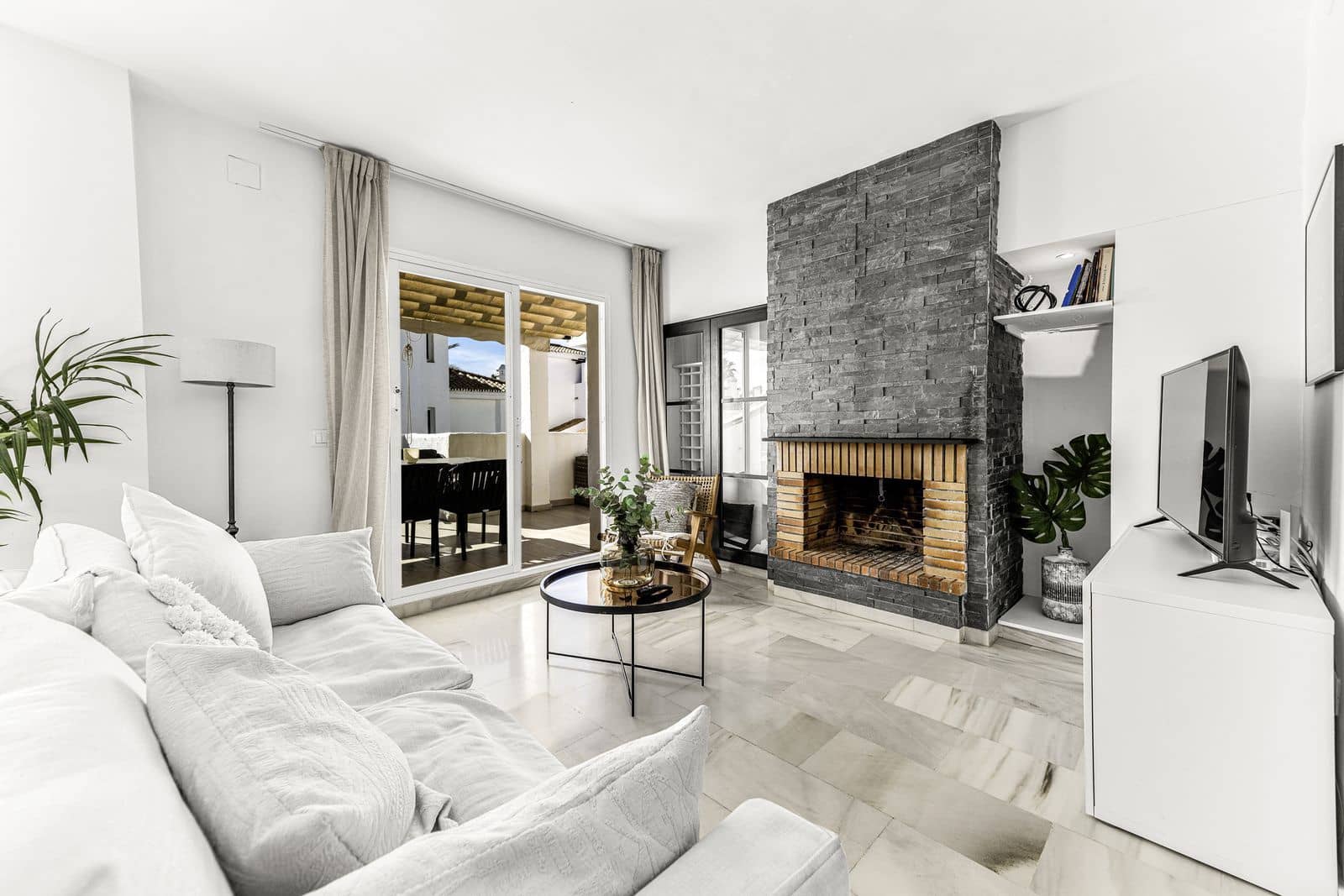 3 quarto Penthouse para venda em Nueva Andalucia com piscina garagem - 540 000 € (Ref: 9307148)