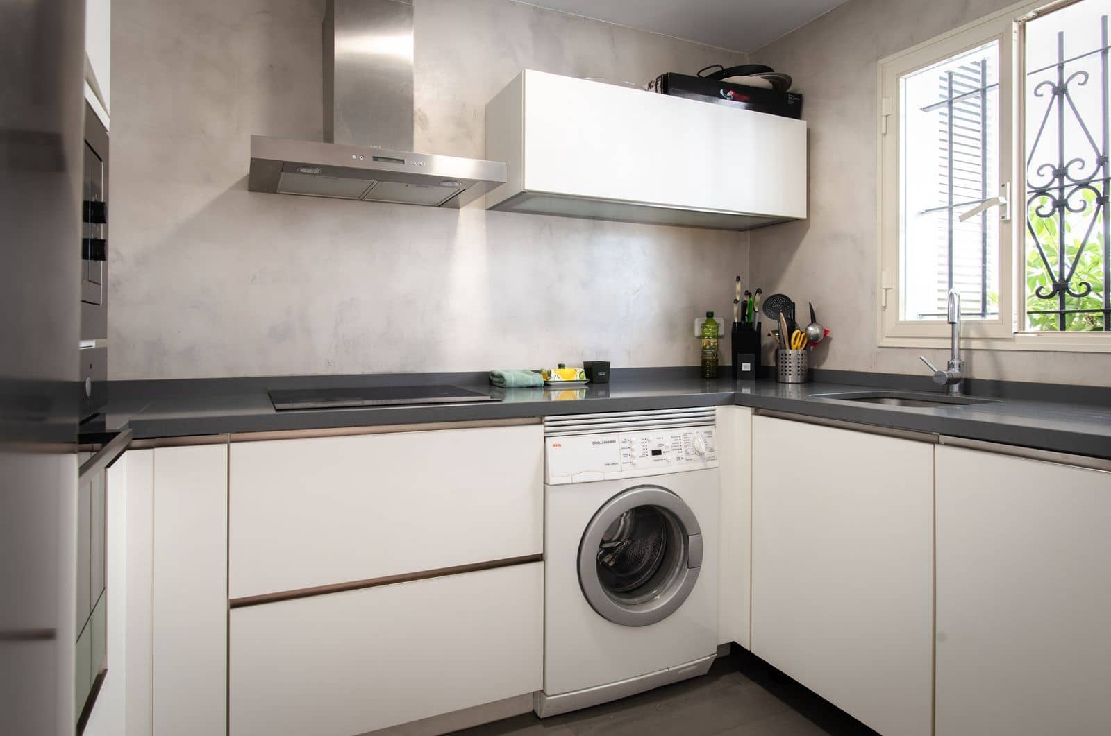 2 makuuhuone Ranta-asunto myytävänä paikassa San Pedro de Alcantara mukana uima-altaan 
autotalli - 695 000 € (Ref: 9314574)