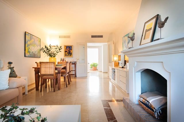 2 makuuhuone Ranta-asunto myytävänä paikassa San Pedro de Alcantara, Marbella mukana uima-altaan 
autotalli - 695 000 € (Ref: 9314574)