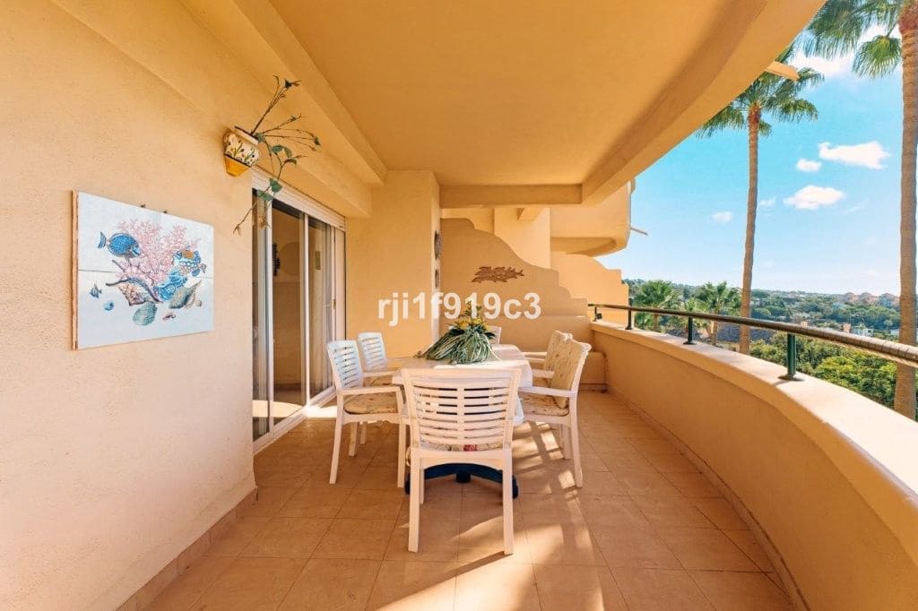 3 sypialnia Apartament na sprzedaż w Elviria z basenem garażem - 650 000 € (Ref: 9325424)