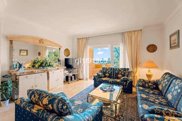 3 bedroom Apartment for sale in Elviria, Marbella with pool garage - € 650,000 (Ref: 9325424)