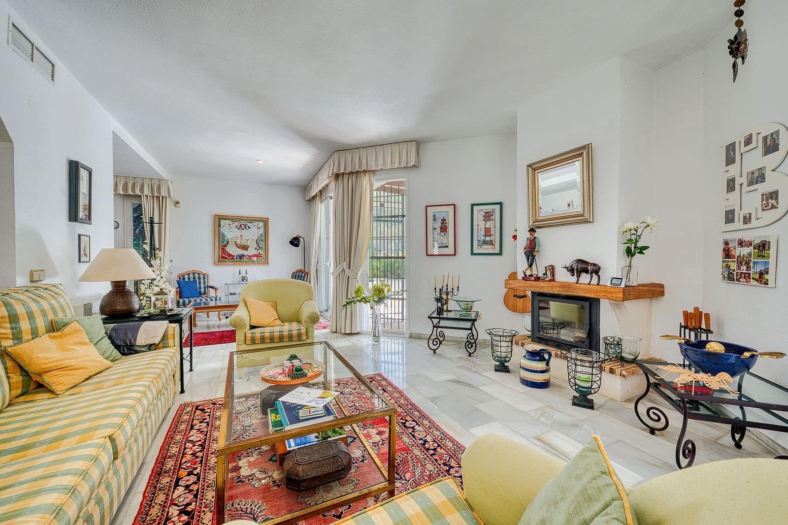 4 makuuhuone Huvila myytävänä paikassa Nueva Andalucia mukana uima-altaan 
autotalli - 2 395 000 € (Ref: 9329739)