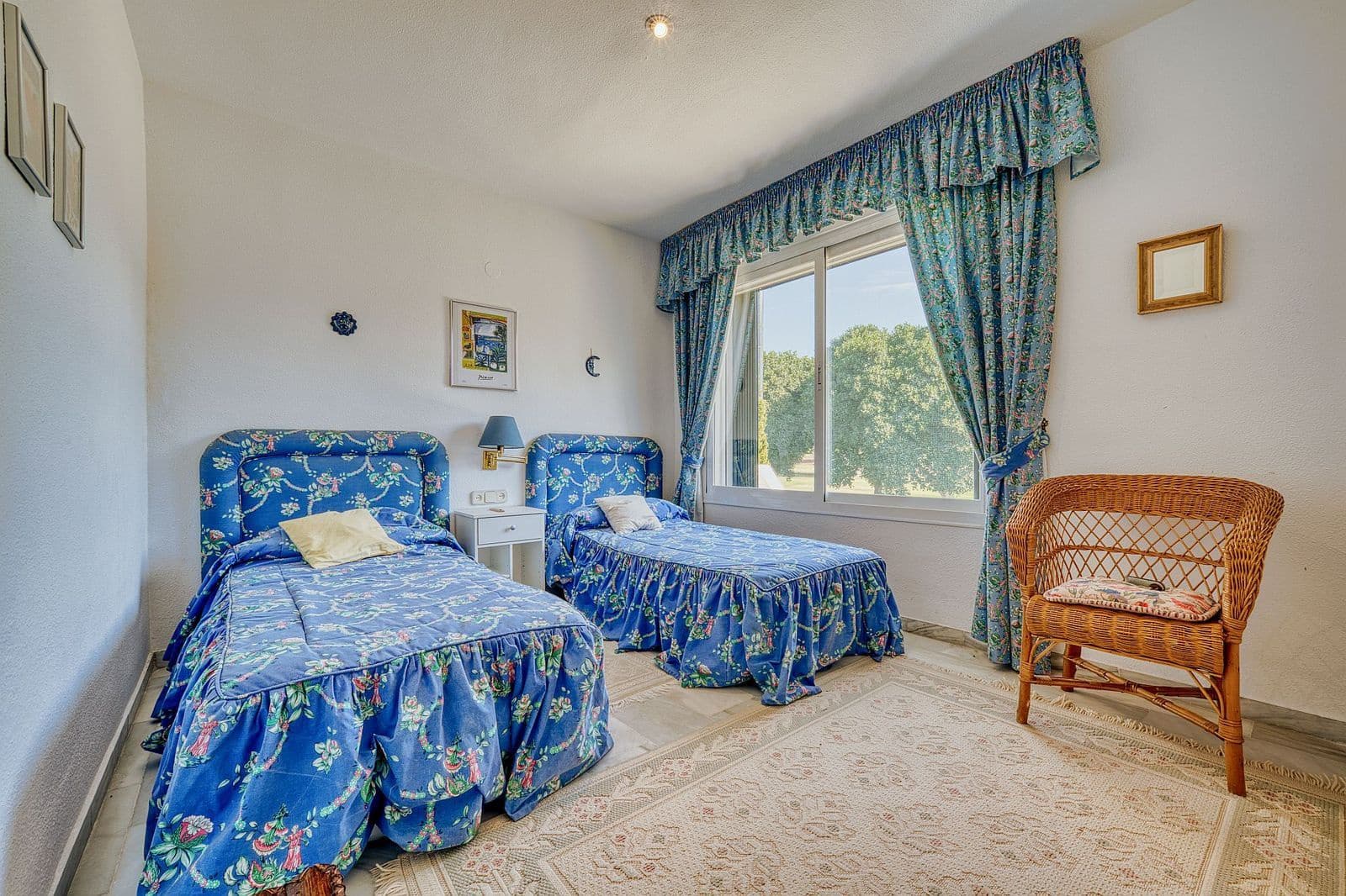 4 makuuhuone Huvila myytävänä paikassa Nueva Andalucia mukana uima-altaan 
autotalli - 2 395 000 € (Ref: 9329739)