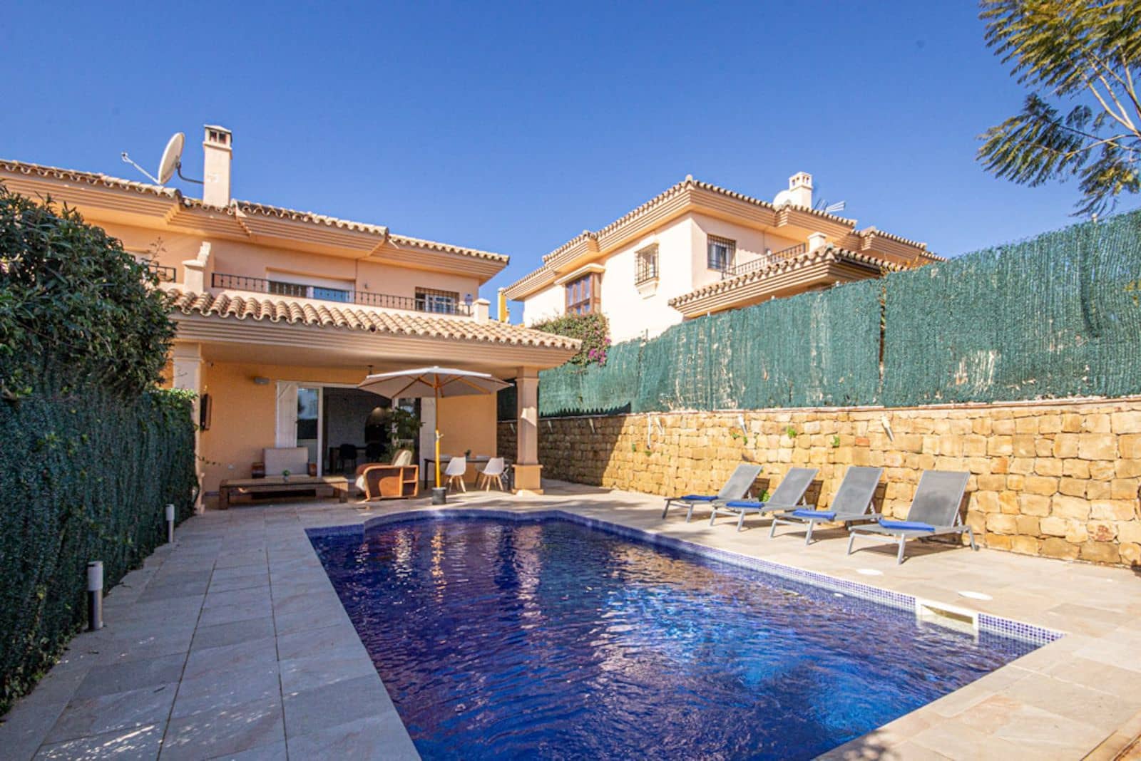 4 sypialnia Dom blizniak na sprzedaż w Riviera del Sol z basenem garażem - 579 000 € (Ref: 9343886)