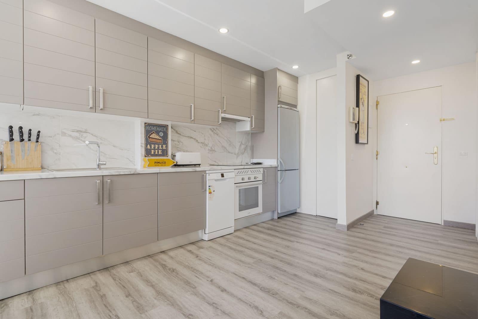 2 makuuhuone Huoneisto myytävänä paikassa La Cala de Mijas mukana uima-altaan 
autotalli - 499 000 € (Ref: 9347958)